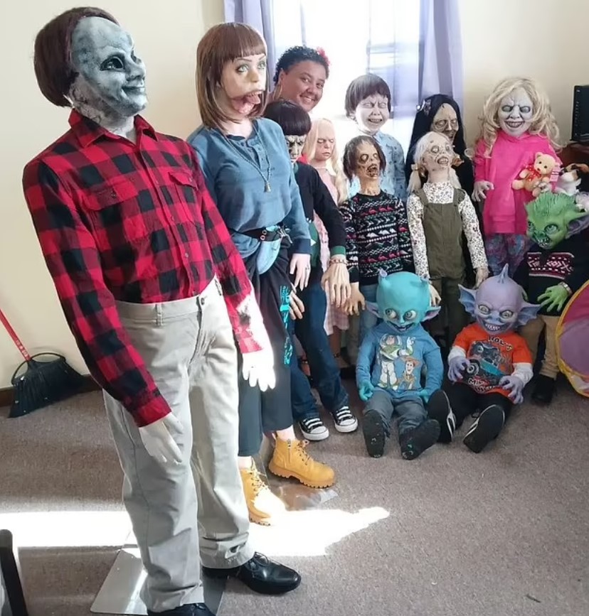 Woman has polyamorous romance with zombie doll after marrying 6ft Halloween doll 2