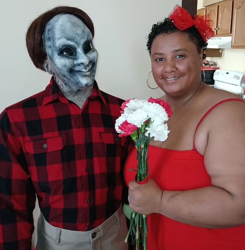 Woman has polyamorous romance with zombie doll after marrying 6ft Halloween doll 1