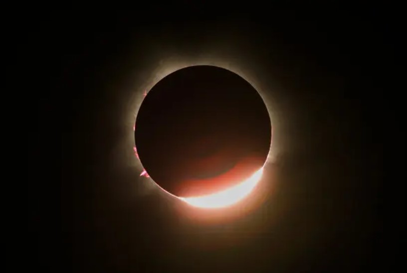 Mystery behind bright red dots that emerged during solar eclipse has been solved 3