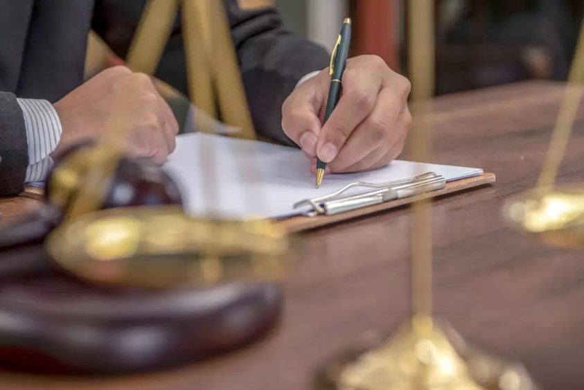 People are just learning why judges break their pens after sentencing someone to death 3