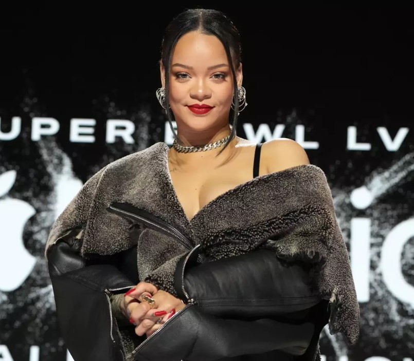Rihanna leaves man baffed after paying him $500,000 to move out of his own home for a week 2