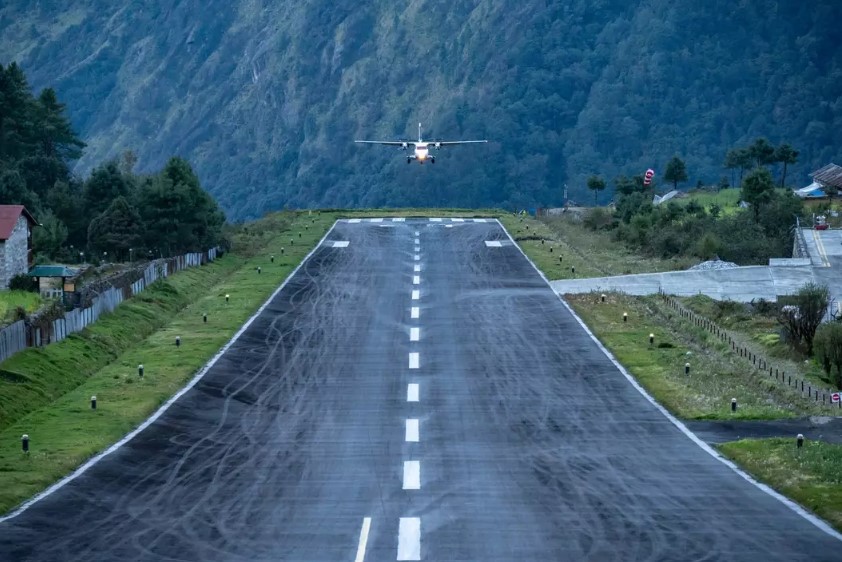 World's most dangerous airport where pilots are afraid of flying 1