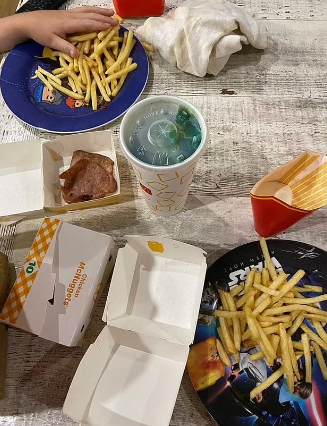 Uber East customer gets furious after receiving empty burger box from McDonald's 5
