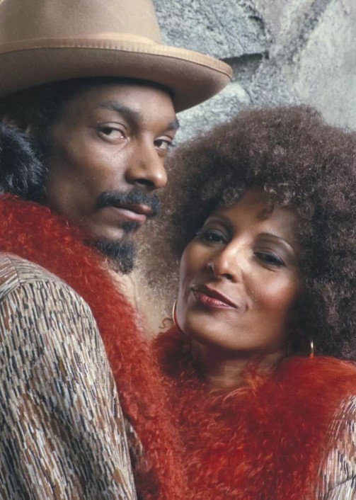 Pam Grier reveals Snoop Dogg fainting in plane bathroom and falling on floor after meeting her 2