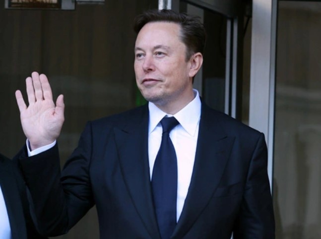 Elon Musk claims he would spot aliens due to large number of satellites he has 5