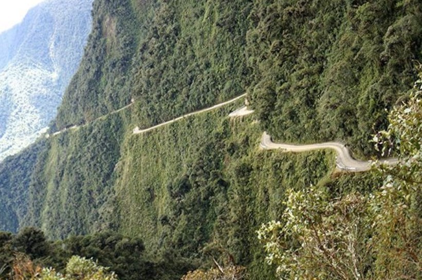 World's most dangerous road where took hundreds of people's lives every year 4