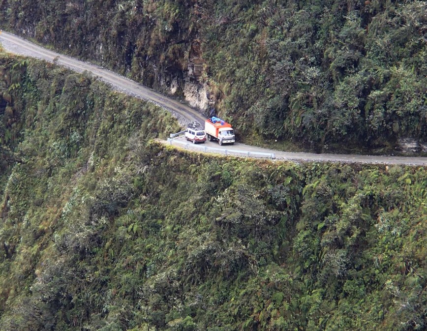 World's most dangerous road where took hundreds of people's lives every year 1