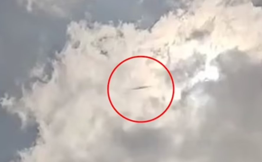 This UFO observation has sparked many theories on social media to guess what it actually was. Image Credit: X