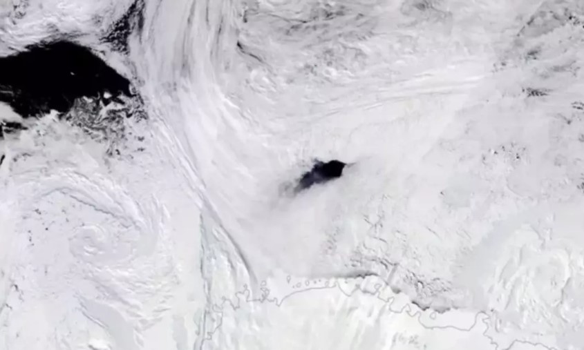 Scientists have solved mystery of huge hole that appeared in Antarctica 4