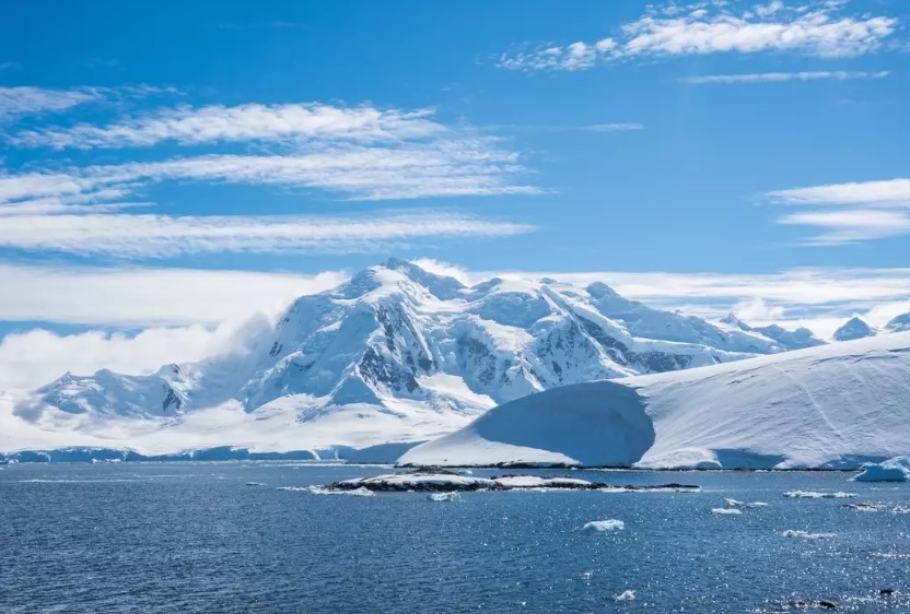 Antarctica's largest polynya in four decades, spanning an area the size of Switzerland, finally explained. Image Credit: Getty