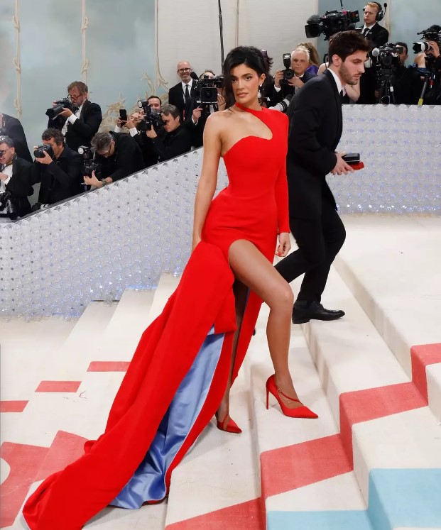Male model fired from Met Gala for 'overshadowing Kylie Jenner' with his good looks 4