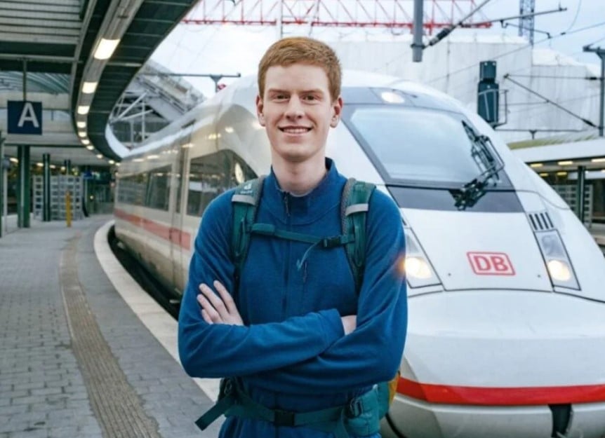 Teenager reveals reasons behind paying $6,300 annually to reside on trains permanently 1