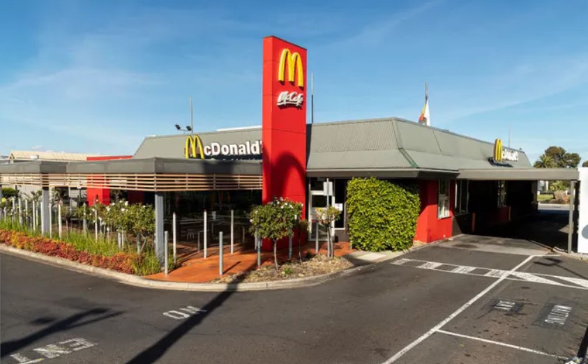 Some McDonald's locations rely on staff observation and memory for order accuracy, without cameras. Image Credit: Getty