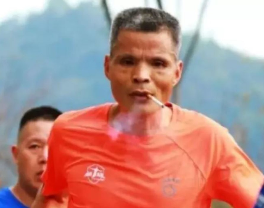 Chinese marathon runner disqualified for chain-smoking throughout entire 26.2-mile race. Image Credit: Reddit