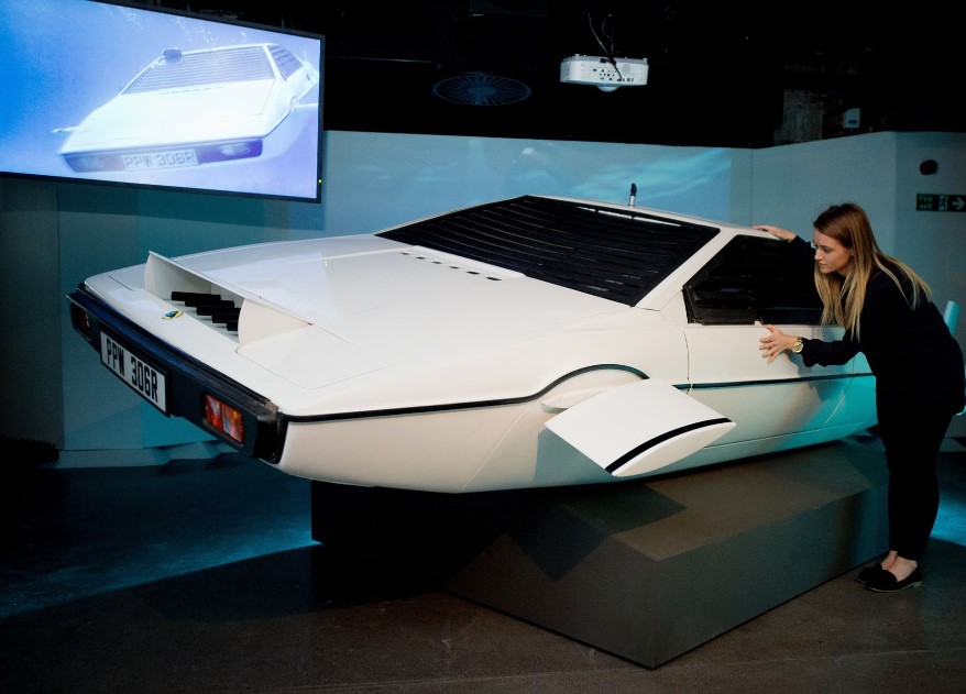 The car was a 1976 Lotus Esprit, featured in the Bond film, with submarine capabilities. Image Credit: Getty