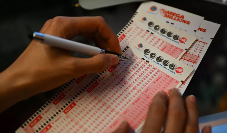 Lotto winner who regrets leaving wife after $450m jackpot has nothing left within few years 1
