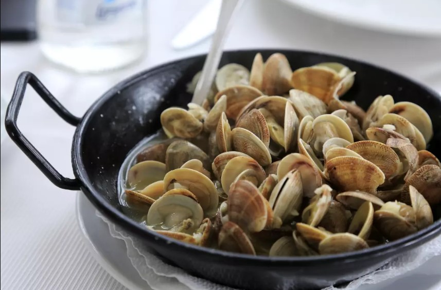 Investigations found that the imported clams in the risotto were contaminated with norovirus, causing the illness. Image Credit: Getty