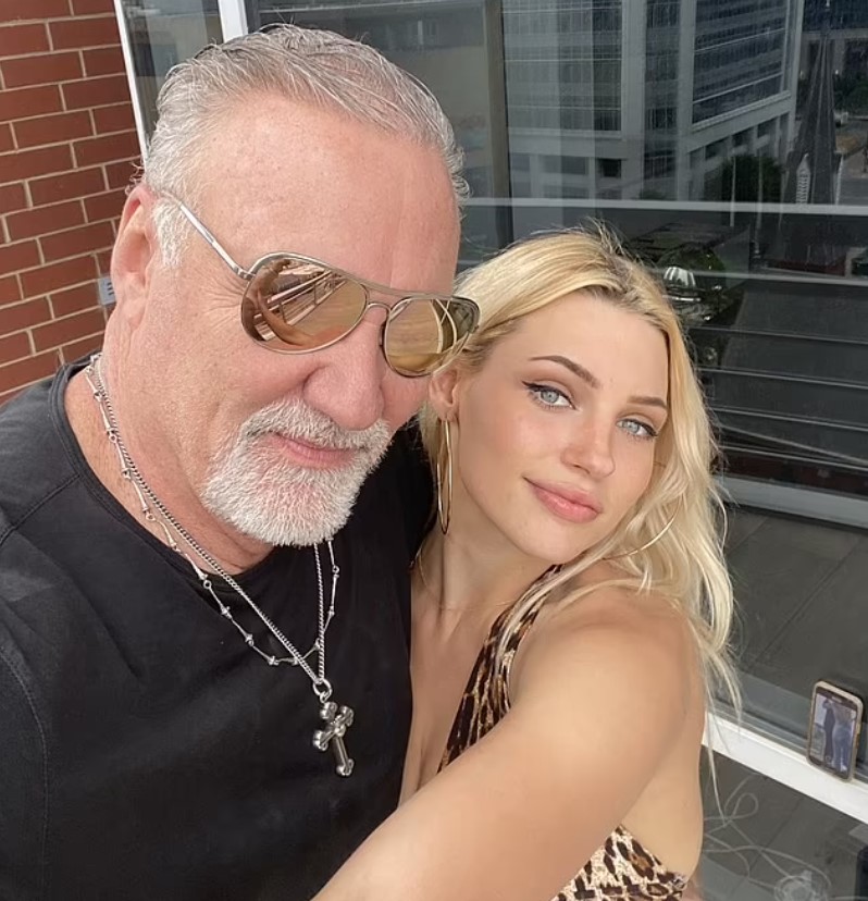 23-year-old model protects 62-year old boyfriend from negative comments about their relationship 3