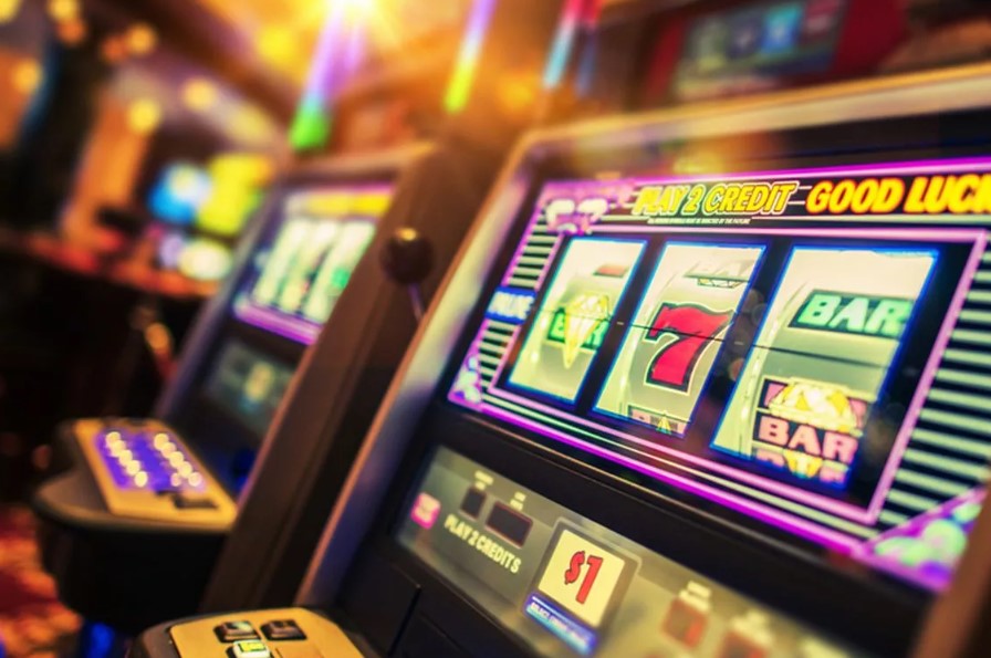 Woman win $2M on casino slots heartbroken after being told she couldn’t collect money due to machine malfunction 7