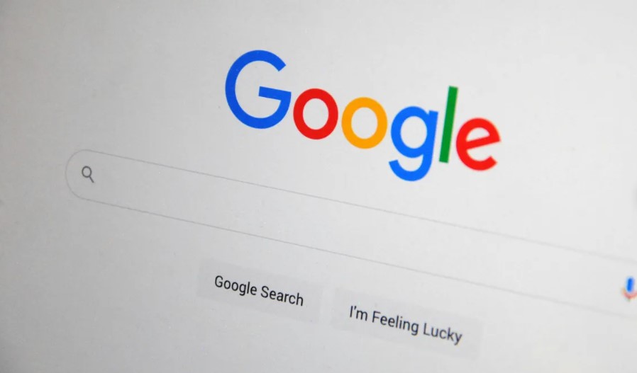 Woman breaks down in tears after losing over $300K for quick Google search 2