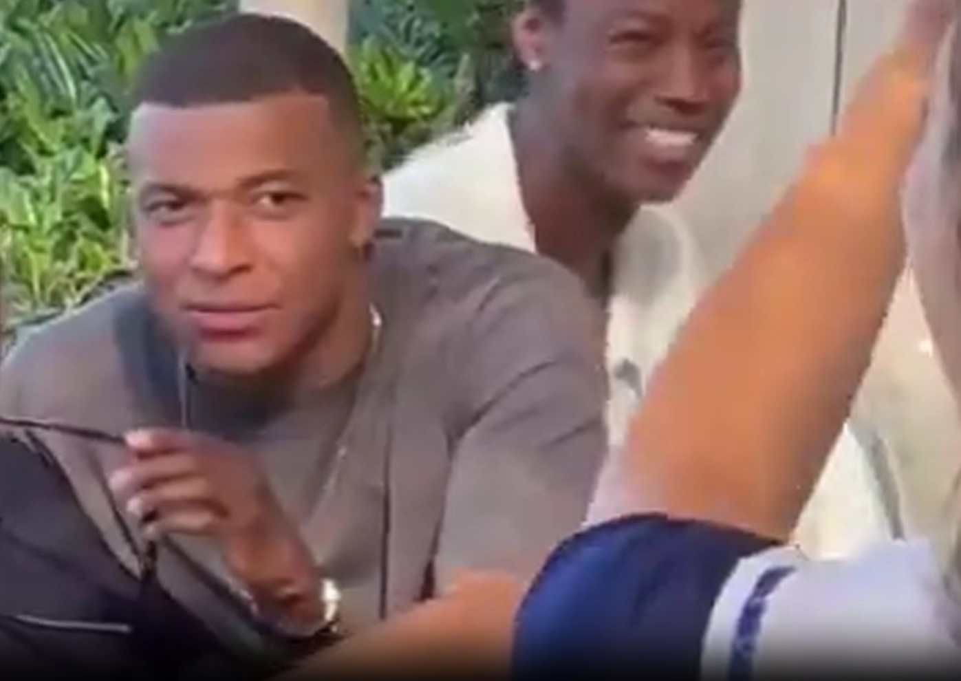 Woman catches Kylian Mbappé's attention in viral video reaches 100,000 followers in short time 1