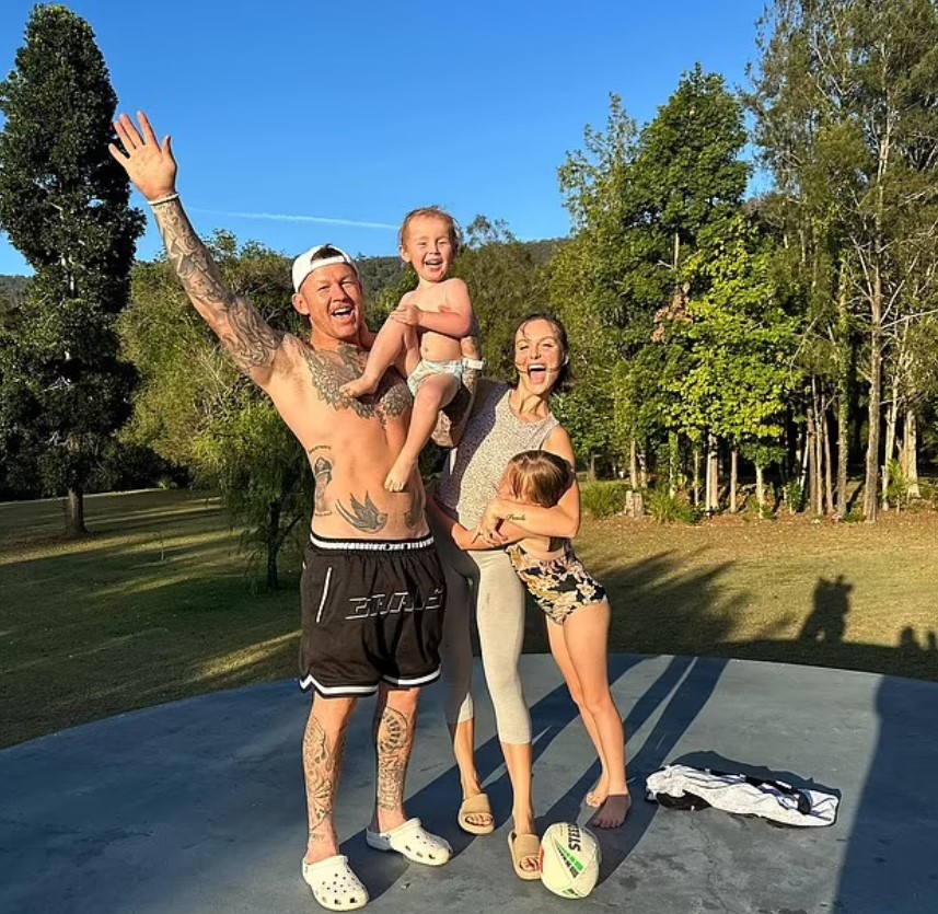 Online users also supposed that her kids might face bullying because of their connection with Todd Carney. Image Credit: Instagram