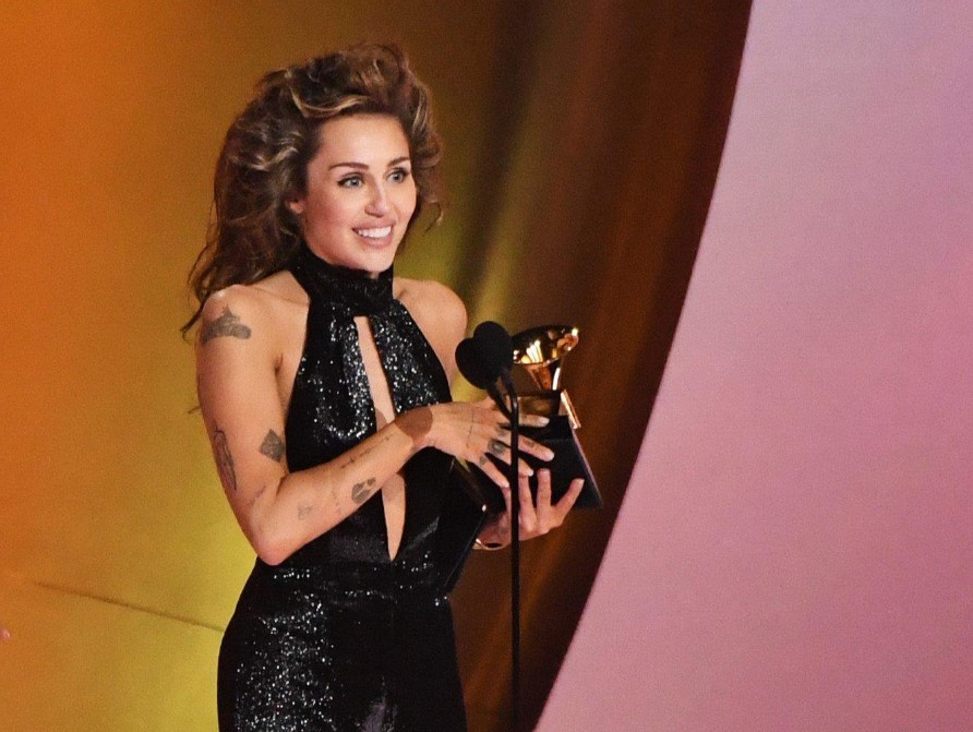 Miley Cyrus criticizes the Grammys for not recognizing her for 17 years 3