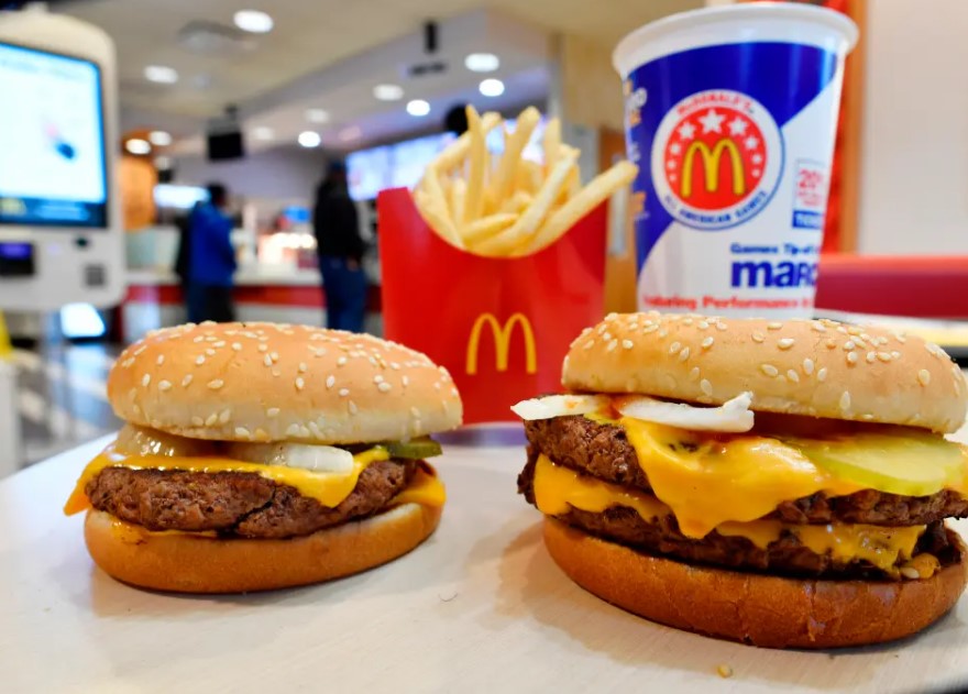 California fast-food restaurants cut 10,000 jobs due to $20 minimum wage. Image Credit: Getty