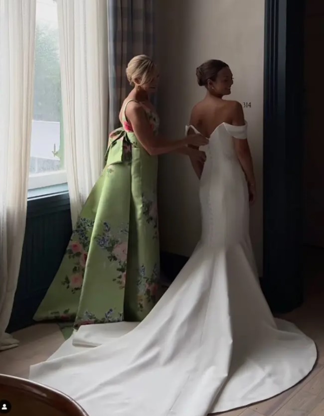 Lori and Amanda laughed off the controversy, saying they didn't expect the mother's dress to go viral. Image Credit: Instagram / @capturedbychloe.co