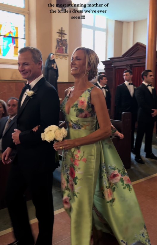 Online users criticized the mother's revealing dress which overshadowed the bride on her wedding day. Image Credit: Instagram / @capturedbychloe.co