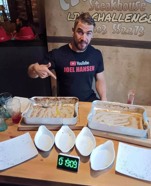 In a challenge, Joel Hansen consumed 9kg of food, including 6kg beef, 2kg potatoes, and more, in 60 minutes. Image Credit: Kenedy News and Media.