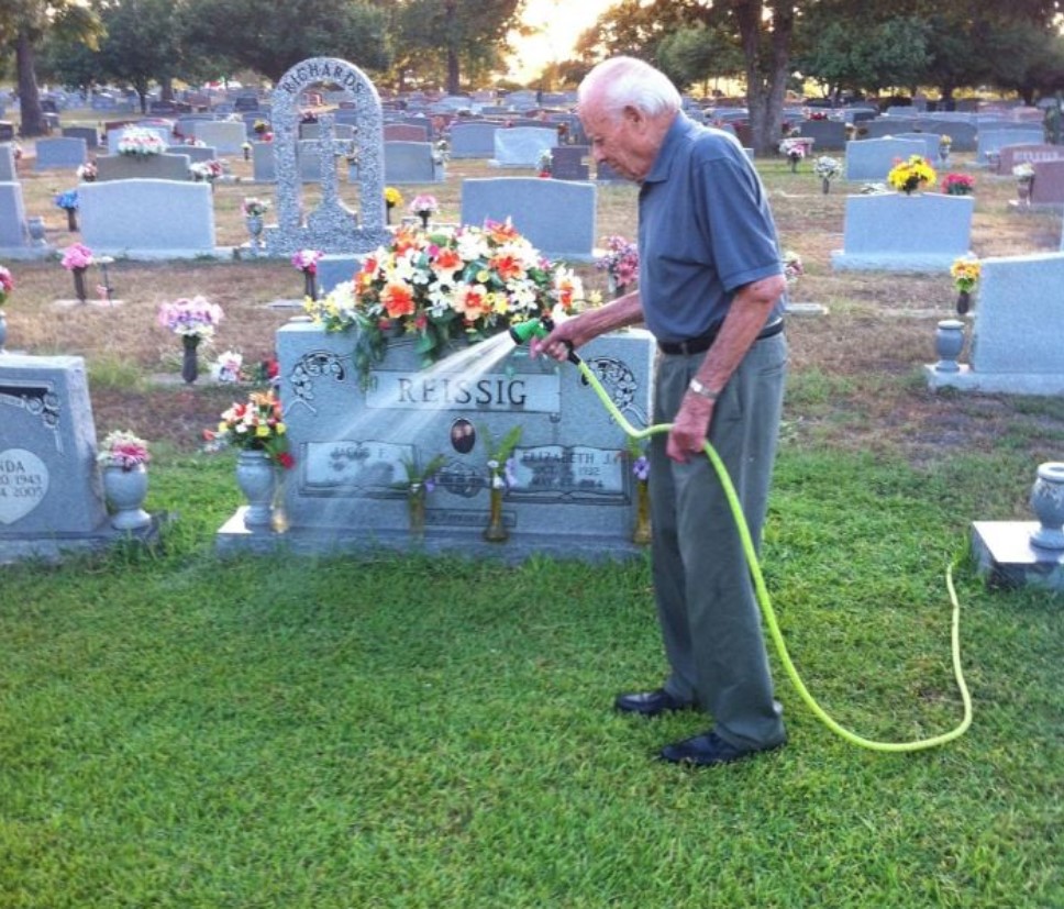 Mom tracks the stranger down after realizing he always secretly visited her son's grave 4