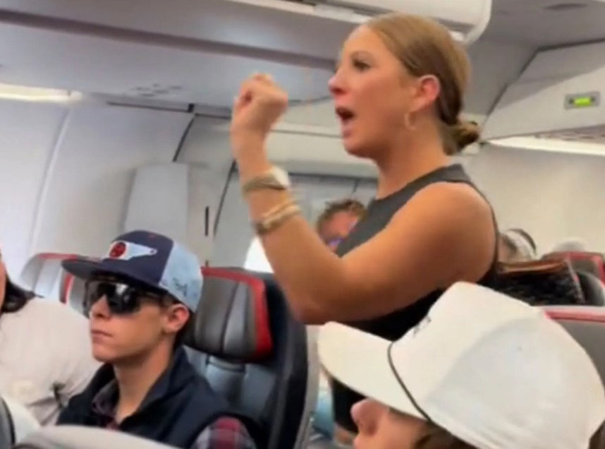 'Crazy plane lady' seen coming back on a flight after 'not real' incident one year ago 5