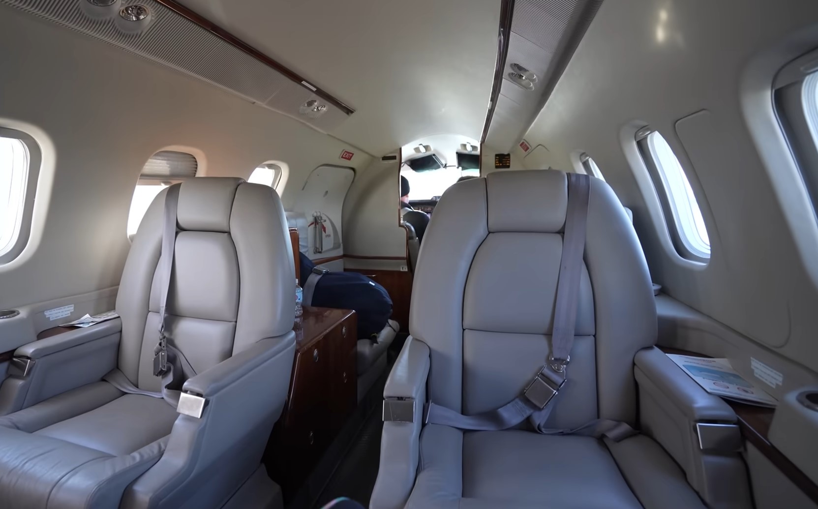 YouTuber stuns people by using 'Uber' private jet service worth over $500 7