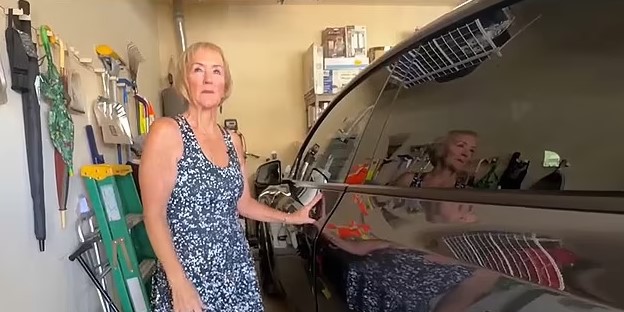Grandmother freaks out after defective Tesla locked up toddler in sweltering car 2