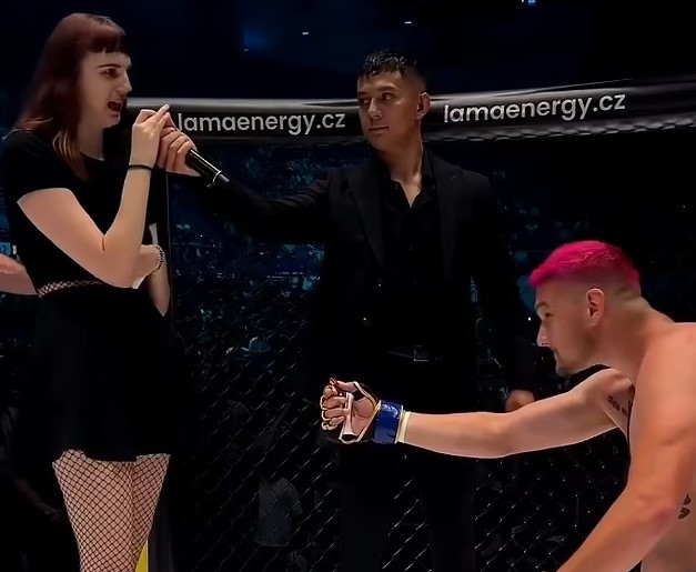 Instead of leaving quietly in sadness, the fighter surprised everyone by kneeling before his girlfriend with a ring. Image Credit: X/Happy Punch