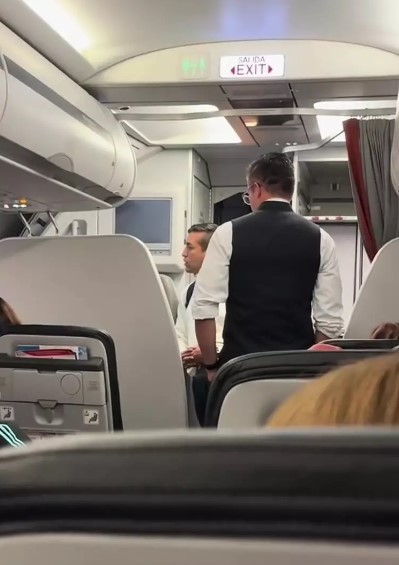 Airline kicks off lawyer from flight after reselling his pre-booked seat to another passenger 1