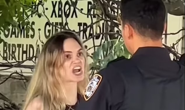 Woman slaps police after being accused of faring evasion and vaping at subway stop 1