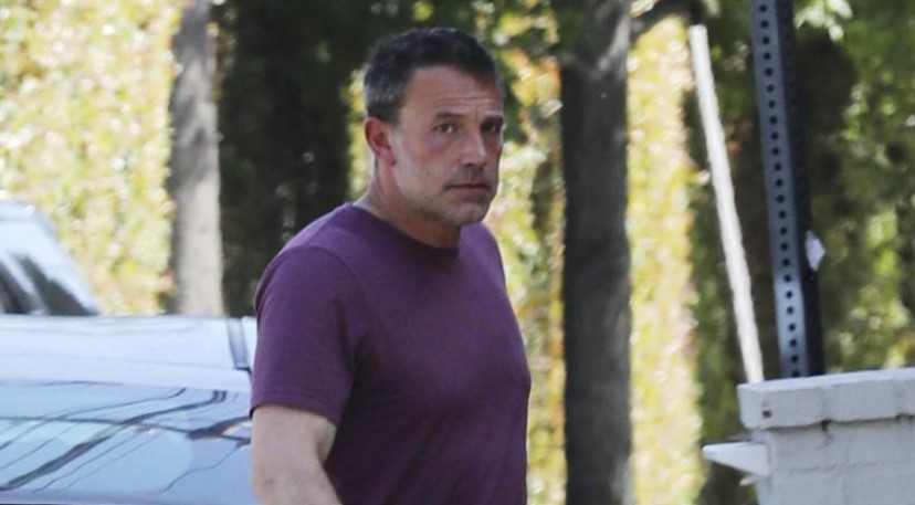 Ben Affleck spots moving stuff out of Los Angeles mansion he shares with Jennifer Lopez amid divorce rumors 8