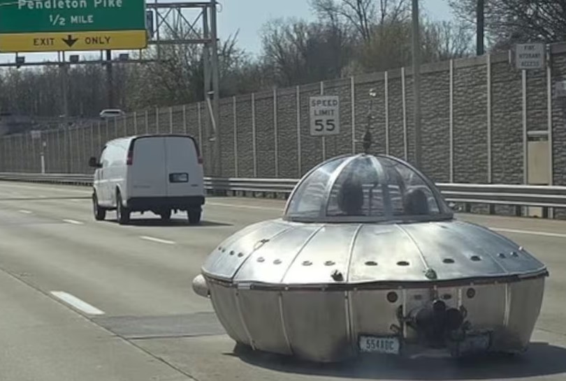 Missouri police stumped upon a 'UFO' vehicle traveling on the highway 1