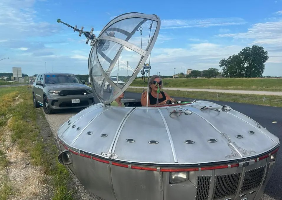 Missouri police stumped upon a 'UFO' vehicle traveling on the highway 3