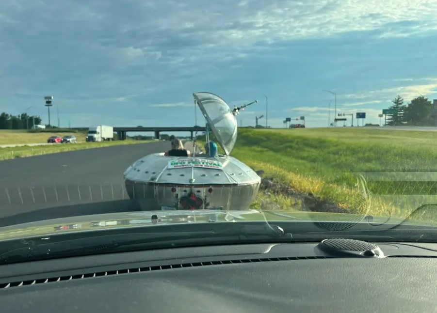 Missouri police stumped upon a 'UFO' vehicle traveling on the highway 2
