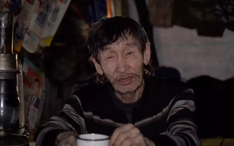 Samuil left his village life for a wild, isolated existence in Siberian taiga, 5 hours from town. Image Credit: YouTube/Kiun B