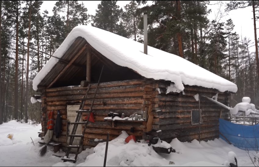 For 20 years, Samuil has braved -70°C temperatures in a wilderness cabin, confronting bears and wolves. Image Credit: YouTube/Kiun B