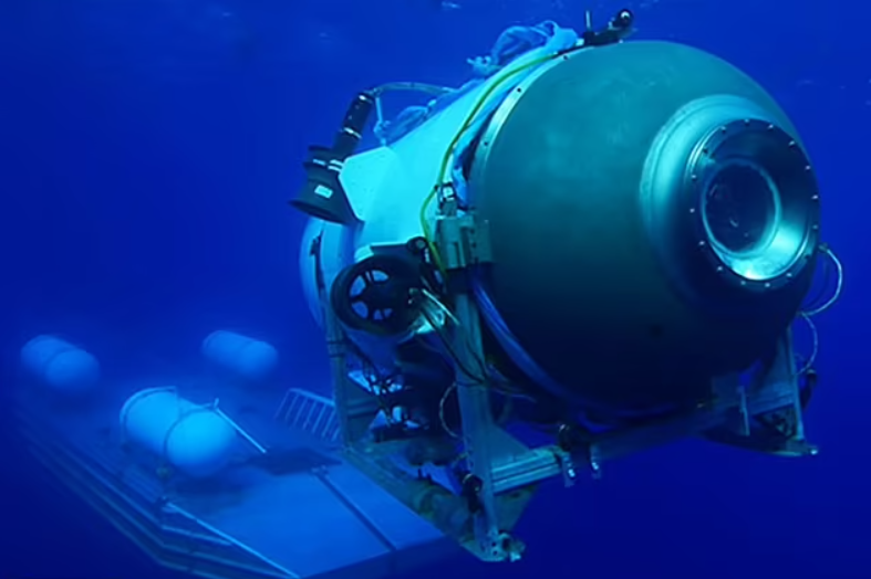 The vessel's dimensions are 670 cm by 280 cm by 250 cm, and it can dive to a depth of 4,000 meters (Source: Source Gate)