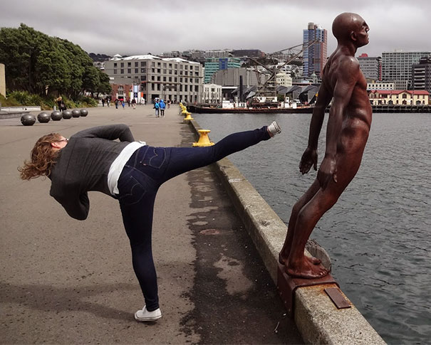 Top 23 unique poses with super funny statues 18