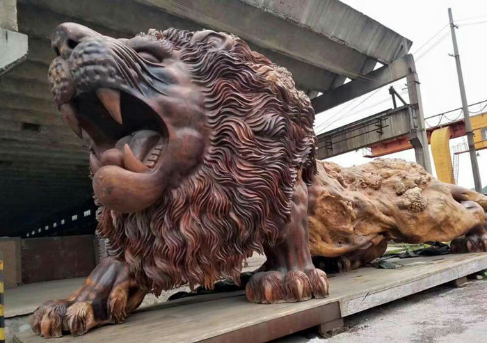 Marvel at the world's largest majestic wooden lion carved from a 15-meter tree 5