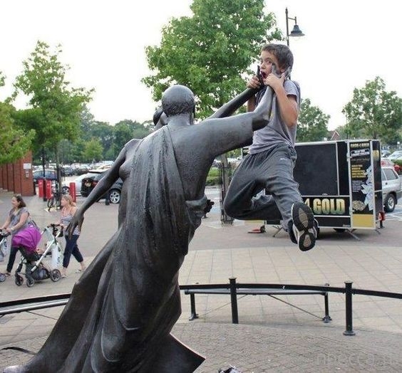 Top 23 unique poses with super funny statues 2