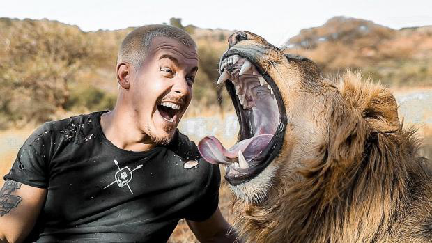 Man quits high-paying job to go to Africa to live, play with wildlife 1