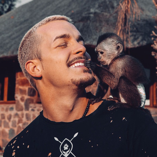 Man quits high-paying job to go to Africa to live, play with wildlife 6